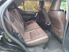 Toyota HILUX SW4 2.8 SRX 4X4 7 LUGARES 16V TURBO INTERCOOLER DIESEL 4P AUTOMÁTICO 2016/2017 CAMINHÕES & CAMIONETAS PASSO FUNDO / Carros no Vale