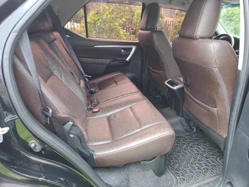 Toyota HILUX SW4 2.8 SRX 4X4 7 LUGARES 16V TURBO INTERCOOLER DIESEL 4P AUTOMÁTICO 2016/2017 CAMINHÕES & CAMIONETAS PASSO FUNDO / Carros no Vale