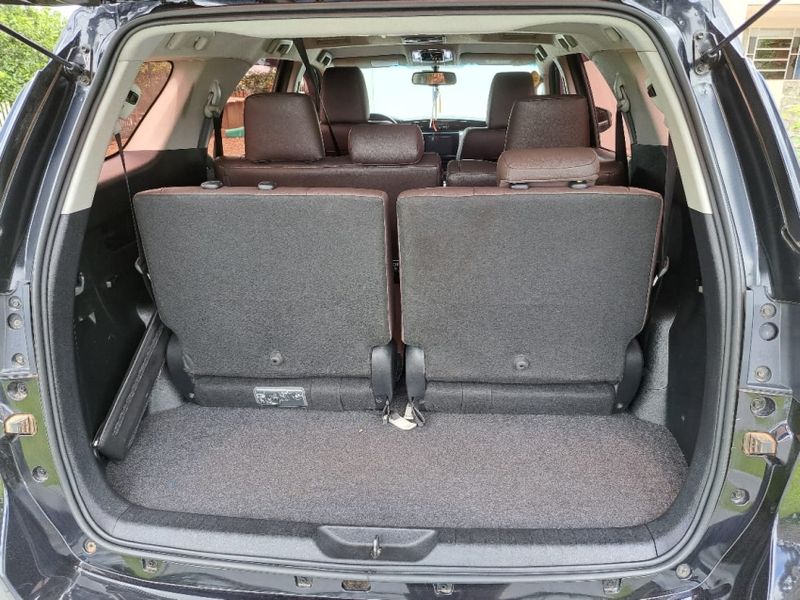 Toyota HILUX SW4 2.8 SRX 4X4 7 LUGARES 16V TURBO INTERCOOLER DIESEL 4P AUTOMÁTICO 2016/2017 CAMINHÕES & CAMIONETAS PASSO FUNDO / Carros no Vale