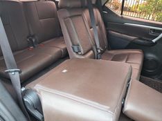 Toyota HILUX SW4 2.8 SRX 4X4 7 LUGARES 16V TURBO INTERCOOLER DIESEL 4P AUTOMÁTICO 2016/2017 CAMINHÕES & CAMIONETAS PASSO FUNDO / Carros no Vale