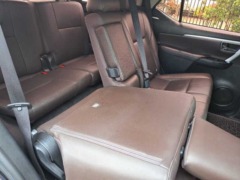 Toyota HILUX SW4 2.8 SRX 4X4 7 LUGARES 16V TURBO INTERCOOLER DIESEL 4P AUTOMÁTICO 2016/2017 CAMINHÕES & CAMIONETAS PASSO FUNDO / Carros no Vale