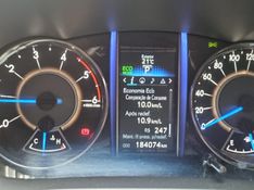 Toyota HILUX SW4 2.8 SRX 4X4 7 LUGARES 16V TURBO INTERCOOLER DIESEL 4P AUTOMÁTICO 2016/2017 CAMINHÕES & CAMIONETAS PASSO FUNDO / Carros no Vale