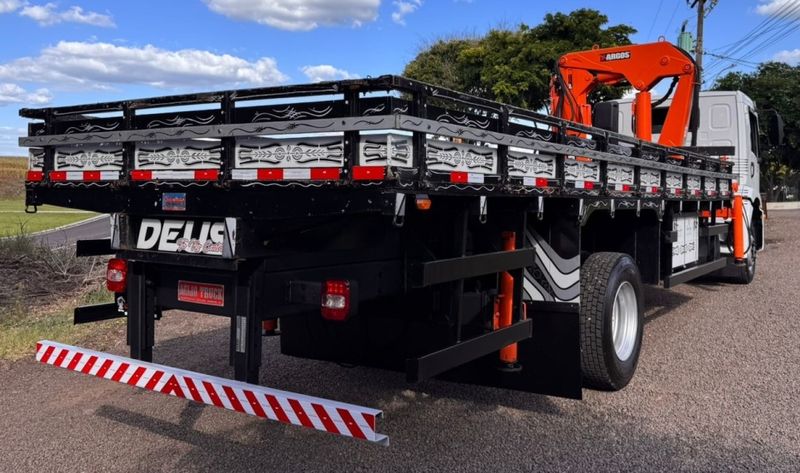 Volkswagen 13180 13-180 E Constellation Munck 2009/2009 CAMINHÕES & CAMIONETAS PASSO FUNDO / Carros no Vale