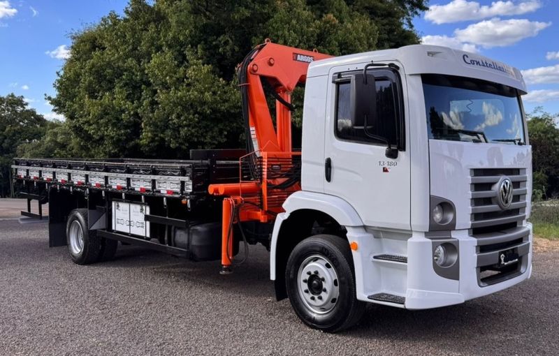 Volkswagen 13180 13-180 E Constellation Munck 2009/2009 CAMINHÕES & CAMIONETAS PASSO FUNDO / Carros no Vale