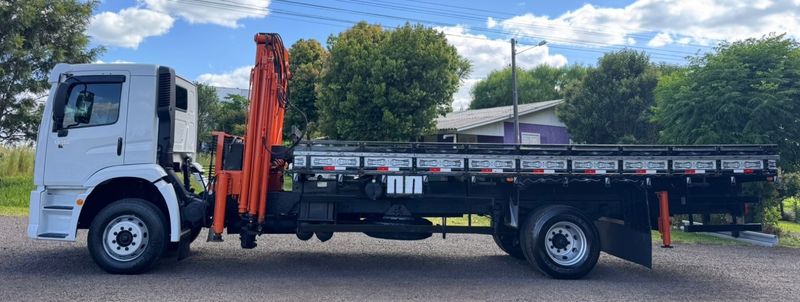 Volkswagen 13180 13-180 E Constellation Munck 2009/2009 CAMINHÕES & CAMIONETAS PASSO FUNDO / Carros no Vale