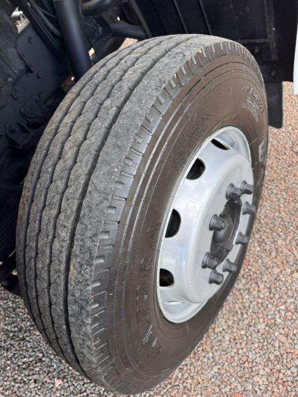 Volkswagen 13180 13-180 E Constellation Munck 2009/2009 CAMINHÕES & CAMIONETAS PASSO FUNDO / Carros no Vale