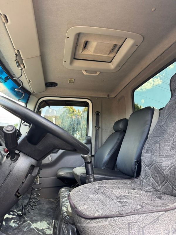 Volkswagen 13180 13-180 E Constellation Munck 2009/2009 CAMINHÕES & CAMIONETAS PASSO FUNDO / Carros no Vale