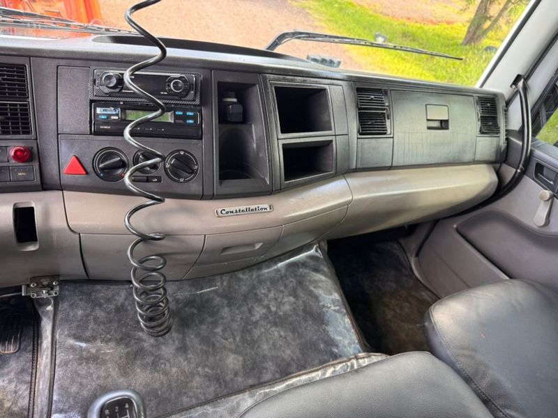 Volkswagen 13180 13-180 E Constellation Munck 2009/2009 CAMINHÕES & CAMIONETAS PASSO FUNDO / Carros no Vale