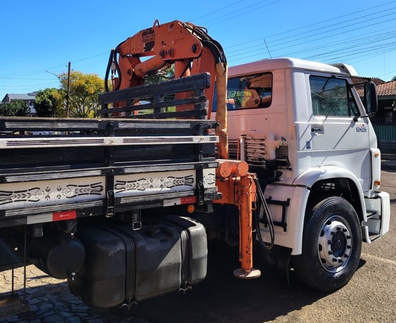 Volkswagen 15180 15-180 E Worker Munck 2003/2003 CAMINHÕES & CAMIONETAS PASSO FUNDO / Carros no Vale