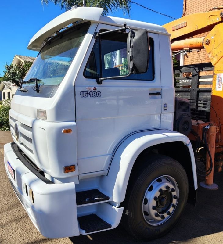 Volkswagen 15180 15-180 E Worker Munck 2003/2003 CAMINHÕES & CAMIONETAS PASSO FUNDO / Carros no Vale