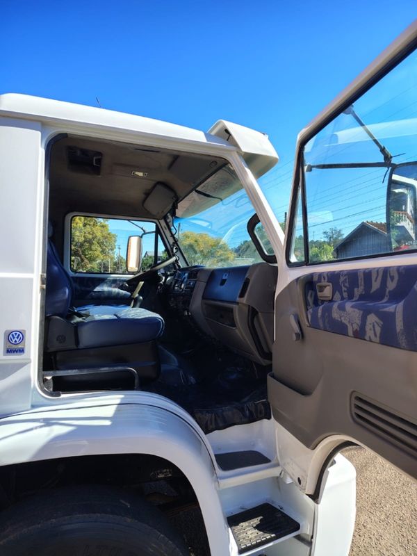 Volkswagen 15180 15-180 E Worker Munck 2003/2003 CAMINHÕES & CAMIONETAS PASSO FUNDO / Carros no Vale