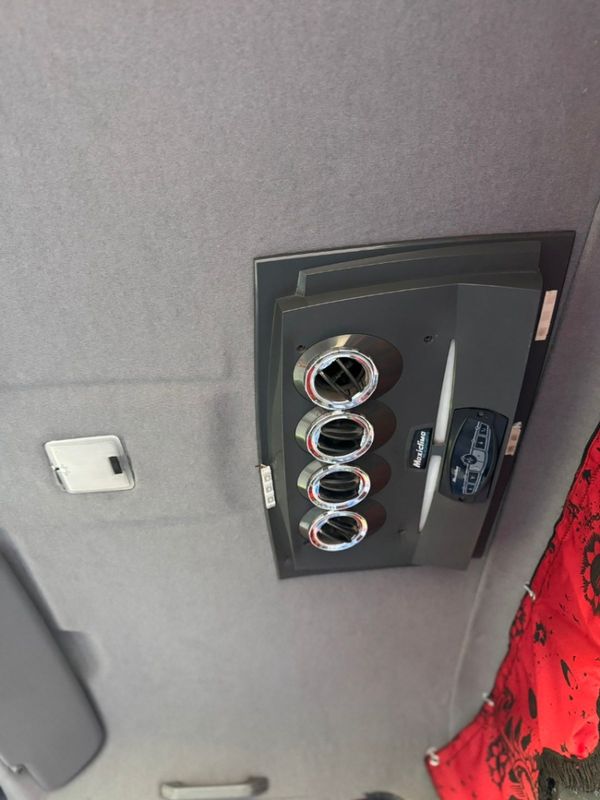 Volkswagen 8150 8-150 E Delivery Munck 2006/2006 CAMINHÕES & CAMIONETAS PASSO FUNDO / Carros no Vale