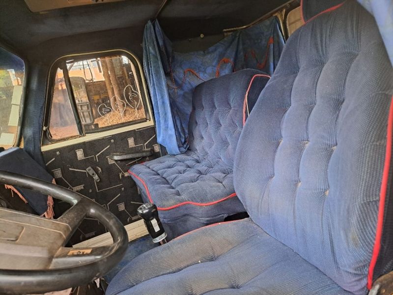 Volvo N10 280 N-10 280 TURBO-II H 4×2 + Caçamba 1988/1988 CAMINHÕES & CAMIONETAS PASSO FUNDO / Carros no Vale