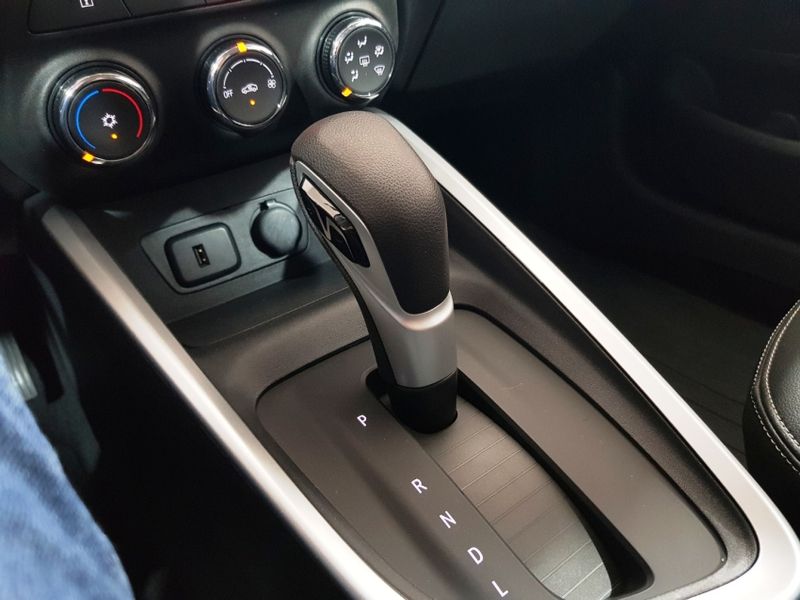 Chevrolet ONIX 1.0 TURBO FLEX LTZ AUTOMÁTICO 2024/2025 ADVANT AUTOMÓVEIS CAXIAS DO SUL / Carros no Vale