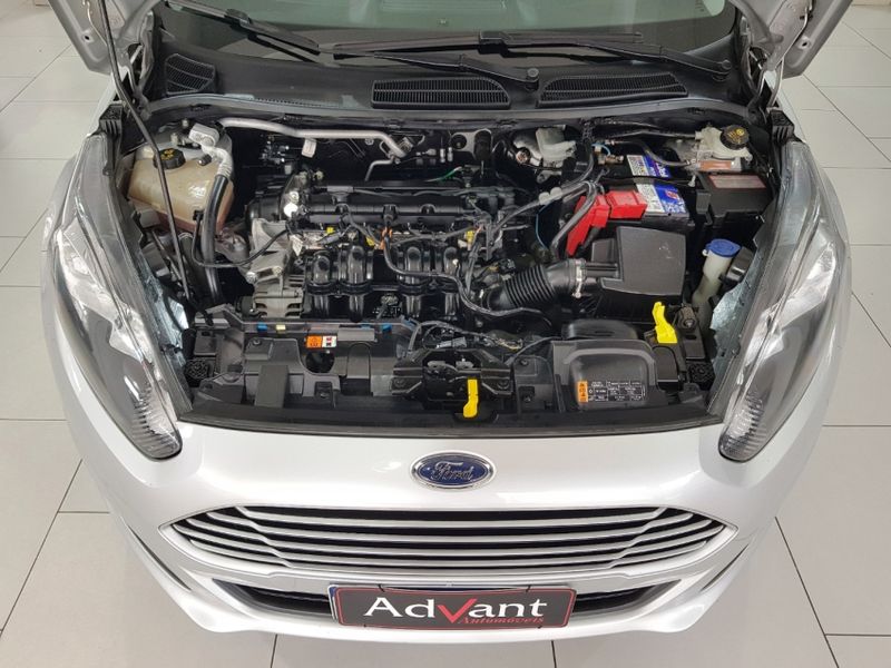 Ford FIESTA 1.6 SE HATCH 16V FLEX 4P POWERSHIFT 2015/2016 ADVANT AUTOMÓVEIS CAXIAS DO SUL / Carros no Vale