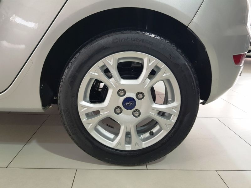 Ford FIESTA 1.6 SE HATCH 16V FLEX 4P POWERSHIFT 2015/2016 ADVANT AUTOMÓVEIS CAXIAS DO SUL / Carros no Vale