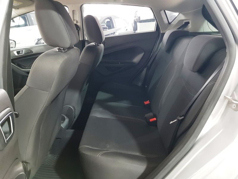 Ford FIESTA 1.6 SE HATCH 16V FLEX 4P POWERSHIFT 2015/2016 ADVANT AUTOMÓVEIS CAXIAS DO SUL / Carros no Vale