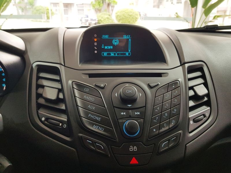 Ford FIESTA 1.6 SE HATCH 16V FLEX 4P POWERSHIFT 2015/2016 ADVANT AUTOMÓVEIS CAXIAS DO SUL / Carros no Vale