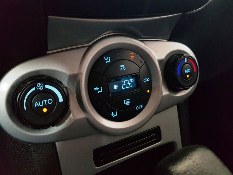 Ford FIESTA 1.6 SE HATCH 16V FLEX 4P POWERSHIFT 2015/2016 ADVANT AUTOMÓVEIS CAXIAS DO SUL / Carros no Vale