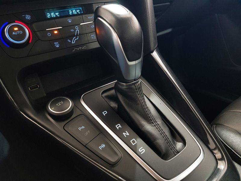 Ford FOCUS 2.0 TITANIUM PLUS FASTBACK 16V FLEX 4P POWERSHIFT 2016/2016 ADVANT AUTOMÓVEIS CAXIAS DO SUL / Carros no Vale