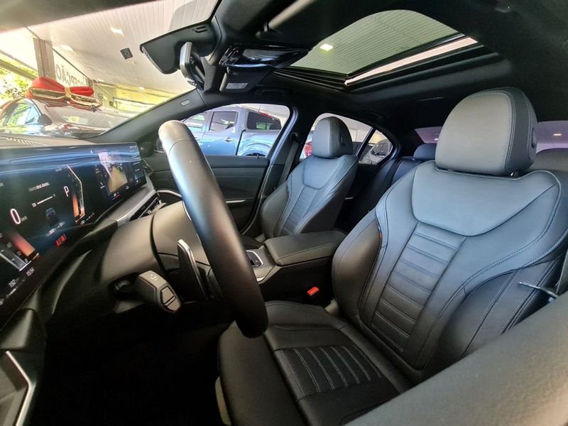BMW 320i 2.0 16V TURBO FLEX M SPORT AUTOMÁTICO 2023/2024 CARRO DEZ NOVO HAMBURGO / Carros no Vale