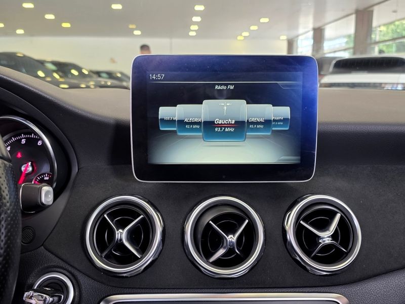 Mercedes-Benz GLA 250 2.0 CGI GASOLINA SPORT 4MATIC 7G-DCT 2018/2018 CARRO DEZ NOVO HAMBURGO / Carros no Vale