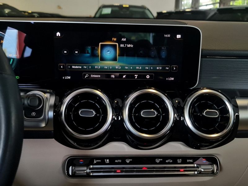 Mercedes-Benz GLB 200 1.3 CGI GASOLINA PROGRESSIVE 7G-DCT 2020/2020 CARRO DEZ NOVO HAMBURGO / Carros no Vale Mercedes-Benz GLB 200 1.3 CGI GASOLINA PROGRESSIVE 7G-DCT 2020/2020 CARRO DEZ NOVO HAMBURGO / Carros no Vale