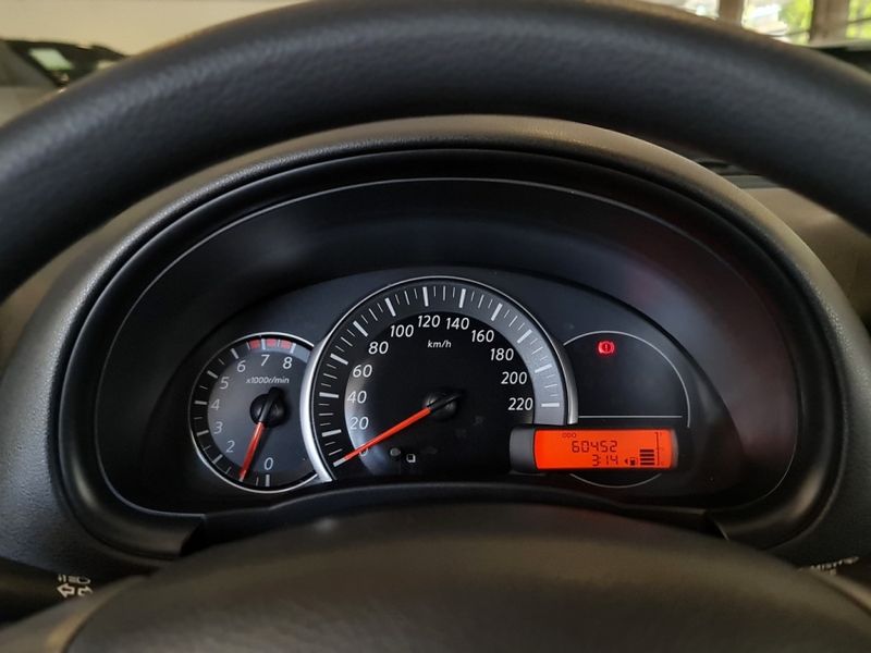 Nissan MARCH 1.0 SV 12V FLEX 4P MANUAL 2018/2019 CARRO DEZ NOVO HAMBURGO / Carros no Vale