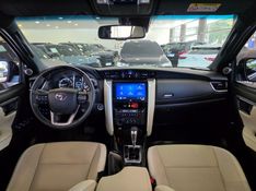 Toyota HILUX SW4 2.8 D-4D TURBO DIESEL DIAMOND 7L 4X4 AUTOMÁTICO 2023/2024 CARRO DEZ NOVO HAMBURGO / Carros no Vale