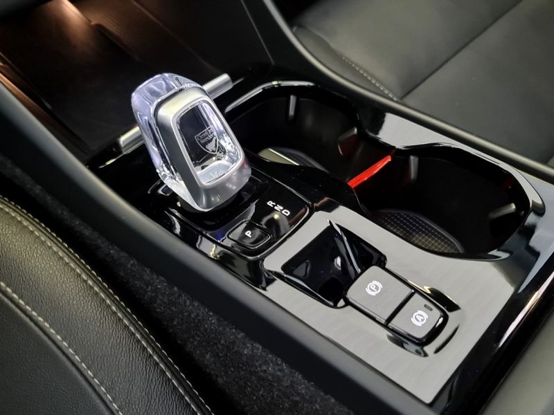 Volvo XC40 2.0 T4 GASOLINA INSCRIPTION GEARTRONIC 2019/2020 CARRO DEZ NOVO HAMBURGO / Carros no Vale