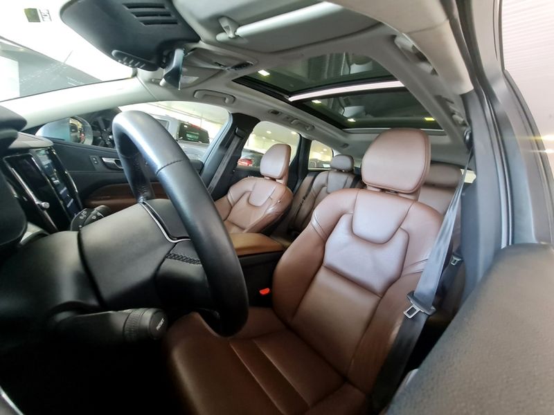 Volvo XC60 2.0 T5 GASOLINA MOMENTUM AWD GEARTRONIC 2019/2019 CARRO DEZ NOVO HAMBURGO / Carros no Vale