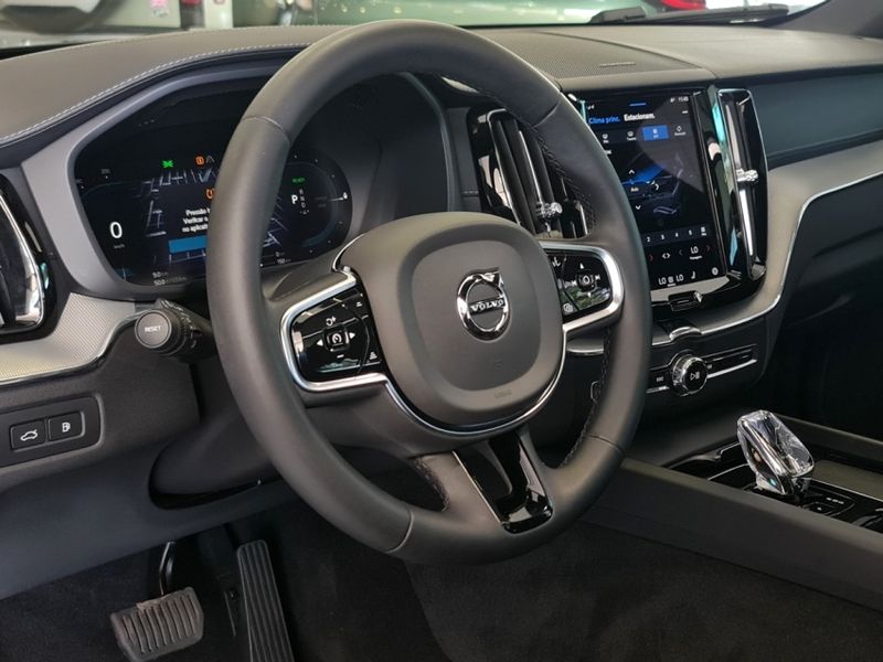 Volvo XC60 2.0 T8 RECHARGE POLESTAR ENGINEERED AWD GEARTRONIC 2022/2023 CARRO DEZ NOVO HAMBURGO / Carros no Vale