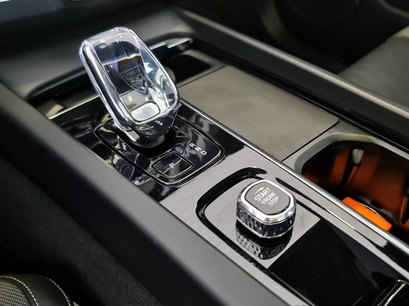 Volvo XC60 2.0 T8 RECHARGE POLESTAR ENGINEERED AWD GEARTRONIC 2022/2023 CARRO DEZ NOVO HAMBURGO / Carros no Vale