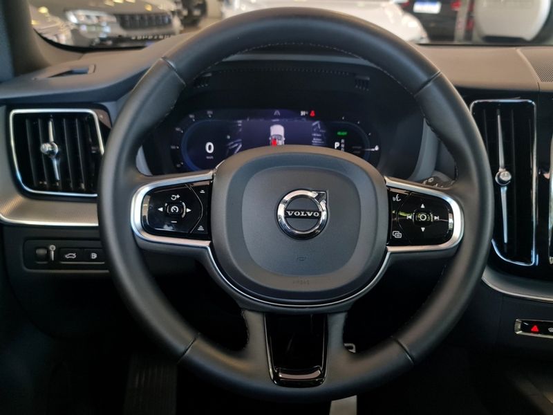 Volvo XC60 2.0 T8 RECHARGE R-DESIGN AWD GEARTRONIC 2022/2022 CARRO DEZ NOVO HAMBURGO / Carros no Vale