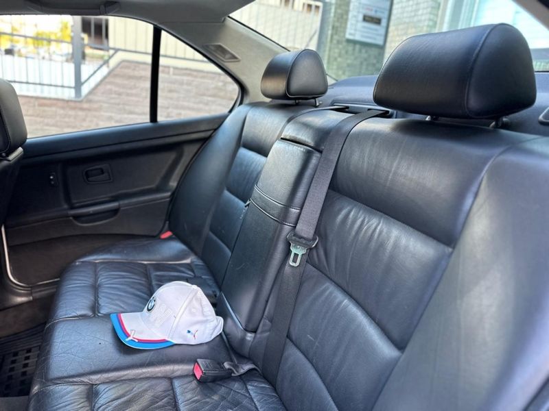 BMW 325i 2.5 SEDAN 24V GASOLINA 4P AUTOMÁTICO 1993/1993 CARRO AUTOMARCAS CAXIAS DO SUL / Carros no Vale