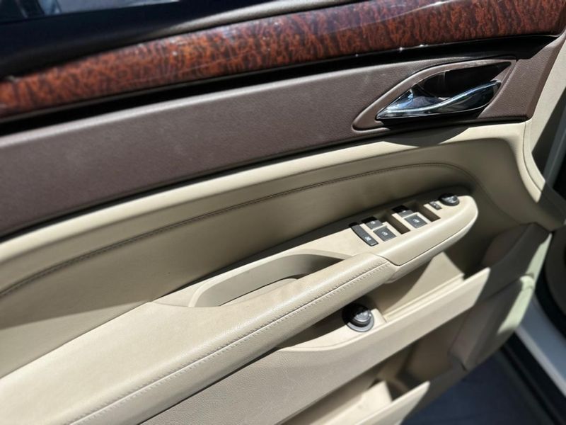 Cadillac SRX 3.0 CROSSOVER AWD V6 GASOLINA 4P AUTOMÁTICO 2010/2011 CARRO AUTOMARCAS CAXIAS DO SUL / Carros no Vale Cadillac SRX 3.0 CROSSOVER AWD V6 GASOLINA 4P AUTOMÁTICO 2010/2011 CARRO AUTOMARCAS CAXIAS DO SUL / Carros no Vale