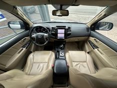 Toyota HILUX SW4 3.0 SRV 4X4 16V TURBO INTERCOOLER DIESEL 4P AUTOMÁTICO 2014/2015 CARRO AUTOMARCAS CAXIAS DO SUL / Carros no Vale