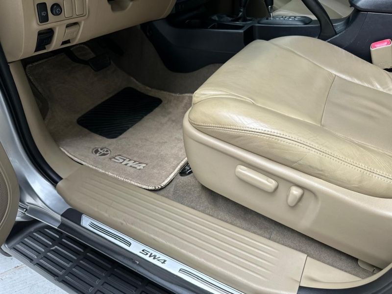 Toyota HILUX SW4 3.0 SRV 4X4 16V TURBO INTERCOOLER DIESEL 4P AUTOMÁTICO 2014/2015 CARRO AUTOMARCAS CAXIAS DO SUL / Carros no Vale