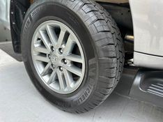 Toyota HILUX SW4 3.0 SRV 4X4 16V TURBO INTERCOOLER DIESEL 4P AUTOMÁTICO 2014/2015 CARRO AUTOMARCAS CAXIAS DO SUL / Carros no Vale