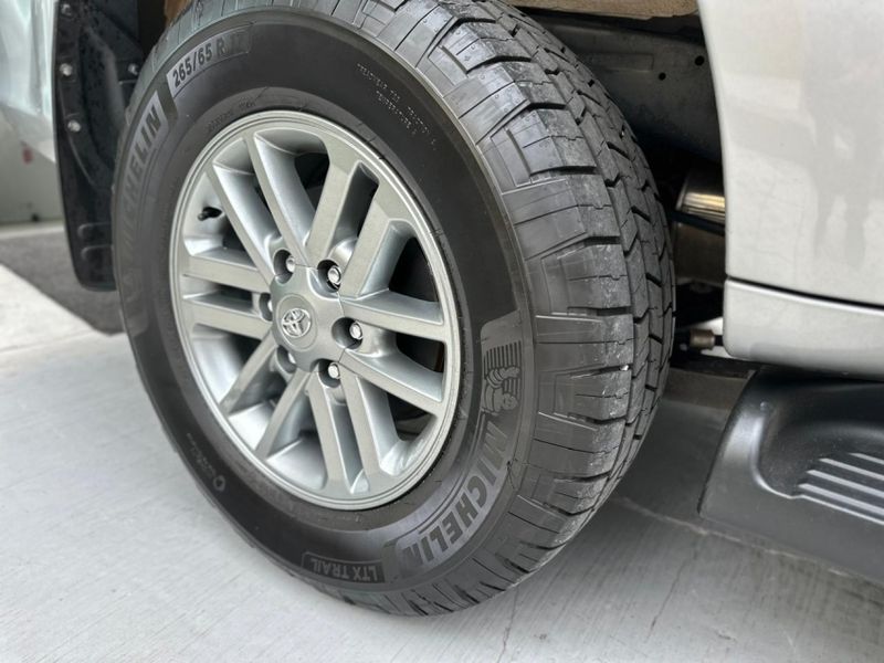 Toyota HILUX SW4 3.0 SRV 4X4 16V TURBO INTERCOOLER DIESEL 4P AUTOMÁTICO 2014/2015 CARRO AUTOMARCAS CAXIAS DO SUL / Carros no Vale