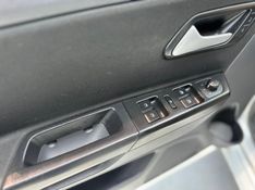 Volkswagen FOX 1.6 MSI TOTAL FLEX CONNECT 4P I-MOTION 2017/2018 CARRO AUTOMARCAS CAXIAS DO SUL / Carros no Vale