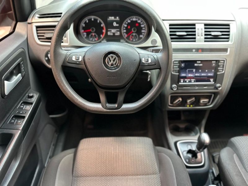 Volkswagen FOX 1.6 MSI TOTAL FLEX CONNECT 4P I-MOTION 2017/2018 CARRO AUTOMARCAS CAXIAS DO SUL / Carros no Vale