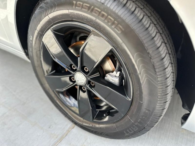 Volkswagen FOX 1.6 MSI TOTAL FLEX CONNECT 4P I-MOTION 2017/2018 CARRO AUTOMARCAS CAXIAS DO SUL / Carros no Vale