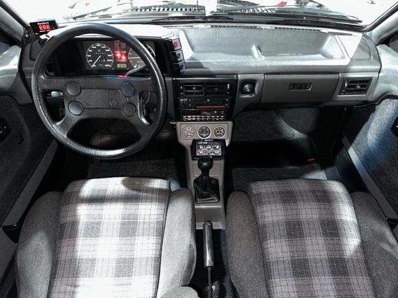 Volkswagen VOYAGE 1.8S SPORT 8V ÁLCOOL 2P MANUAL 1993/1993 CARRO AUTOMARCAS CAXIAS DO SUL / Carros no Vale