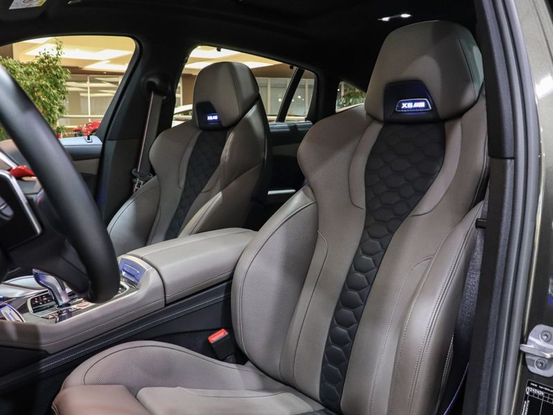 BMW X6 4.4 M 4X4 COUPÉ V8 32V BI-TURBO GASOLINA 4P AUTOMÁTICO 2020/2021 VIA BELLA VEÍCULOS ESPECIAIS CAXIAS DO SUL / Carros no Vale