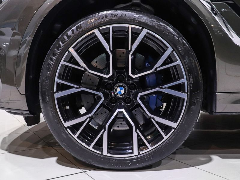 BMW X6 4.4 M 4X4 COUPÉ V8 32V BI-TURBO GASOLINA 4P AUTOMÁTICO 2020/2021 VIA BELLA VEÍCULOS ESPECIAIS CAXIAS DO SUL / Carros no Vale