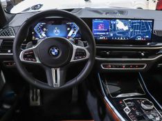 BMW X7 4.4 V8 GASOLINA M60i STEPTRONIC 2024/2025 VIA BELLA VEÍCULOS ESPECIAIS CAXIAS DO SUL / Carros no Vale