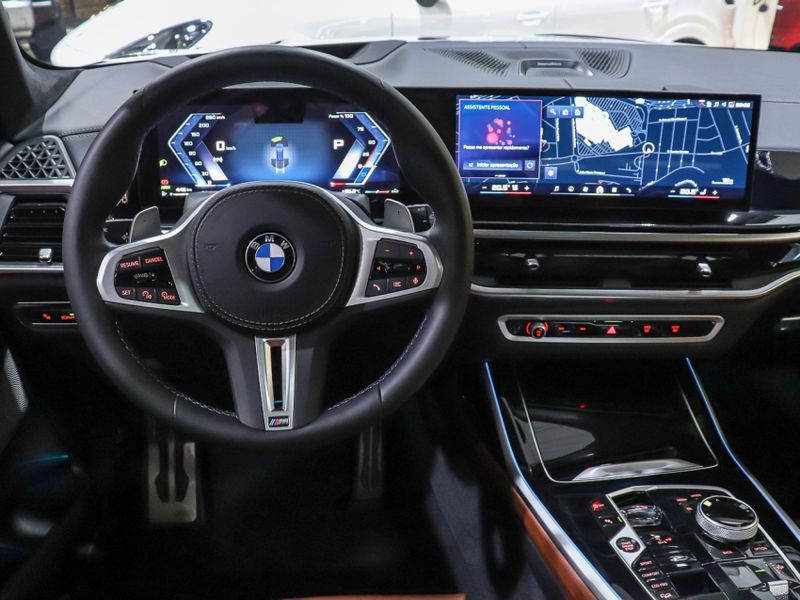 BMW X7 4.4 V8 GASOLINA M60i STEPTRONIC 2024/2025 VIA BELLA VEÍCULOS ESPECIAIS CAXIAS DO SUL / Carros no Vale