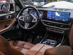 BMW X7 4.4 V8 GASOLINA M60i STEPTRONIC 2024/2025 VIA BELLA VEÍCULOS ESPECIAIS CAXIAS DO SUL / Carros no Vale