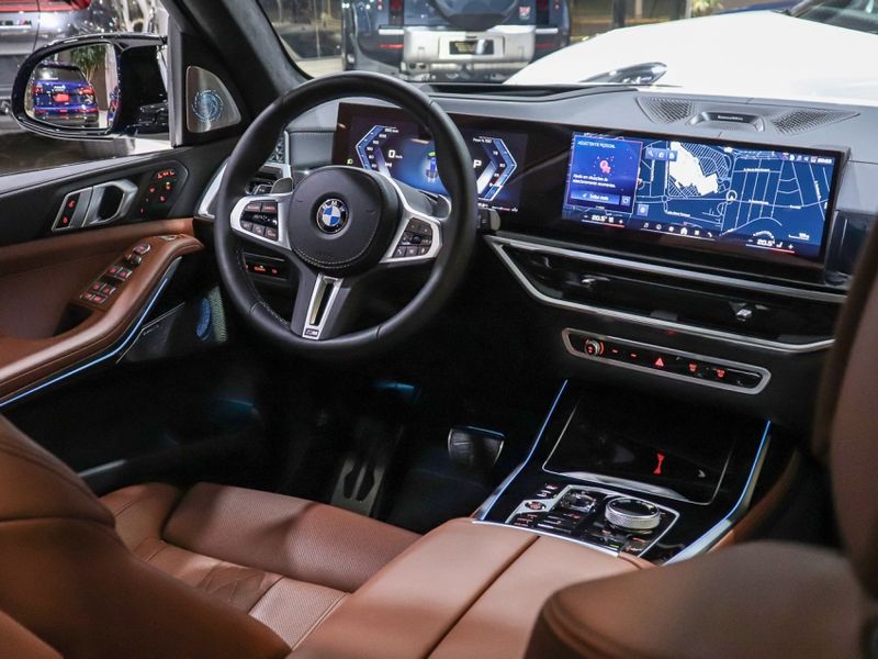 BMW X7 4.4 V8 GASOLINA M60i STEPTRONIC 2024/2025 VIA BELLA VEÍCULOS ESPECIAIS CAXIAS DO SUL / Carros no Vale